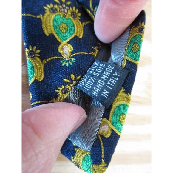 VINTAGE Valentino Neck Tie Silk Gold Cravatte Baroque Floral Hand Made - Picture 3 of 10